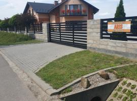 Aris Pokoje Gościnne、Wojniczのホテル