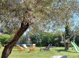 L'Esperluette en Camargue, olcsó hotel Uchaud-ban