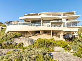 The Marvel Beach House, guest house in Cape Town