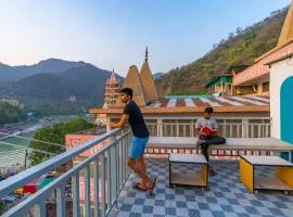 Madpackers Rishikesh Laxman Jhula