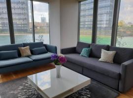 Amazing Apartment in a vibrant Area with Stunning Lake View in Istanbul!, hotel con parcheggio a Esenyurt