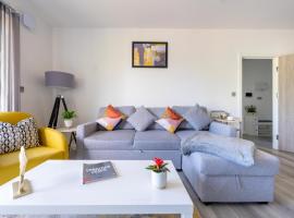 Ash View Place 3 -Heathrow - Thorpe Park - Free Parking, departamento en Staines