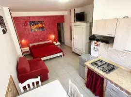 Monolocale Rosso - A casa di Ludovica e Martina