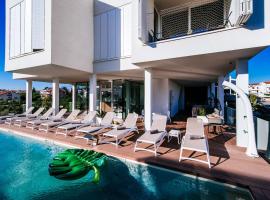 Dedaj Resort - Villa Auri โรงแรมที่มีสระว่ายน้ำในซาดาร์