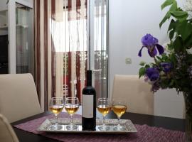 Apartment Oasis with free parking on premises