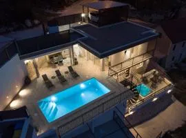New Villa Stella with 32 sqm private heated pool Jacuzzi Sauna Media room 3 bedrooms