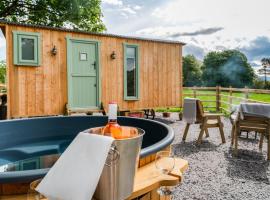 Elephant View Shepherds Hut، كوخ في كارنارفون