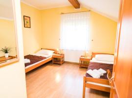 Hotel Vincentinum Novigrad na Dobri: Duga Resa şehrinde bir otel