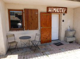 le Nimhotep, parkolóval rendelkező hotel Briançonnet-ben