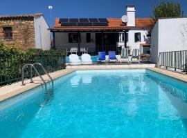 Casa Agostinho - with private pool near Coimbra, cheap hotel in Graça
