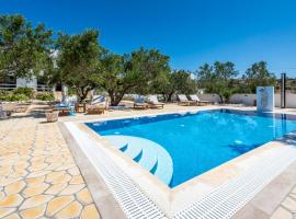 Fantasy Rooms, hotel di Adamas