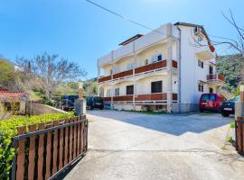 Apartments Luka, apartment in Supetarska Draga