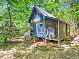 Cozy Cabin Getaway about 1 Mi to Lake Rabun Beach, hotell i Lakemont