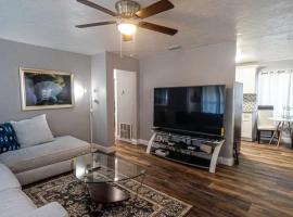 Elegant Cozy Oasis on a traffic free street, hotel in Clearwater