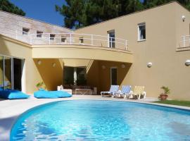 Aroeira Villa near Lisbon- Daydream PT, отель в городе Шарнека