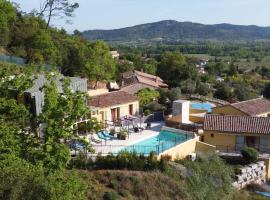 Gîtes Le Bouzet, hotel di lusso a Salavas