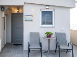 IONIAN BLUE SUITE, hotel with parking in Preveza