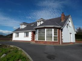 Castleview, Spacious 5 bedroom house with stunning views, hotel with parking in Forkill