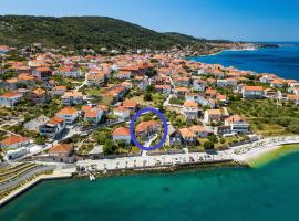 Stone house on the Batalaža Beach - Kali, hotel in Kali