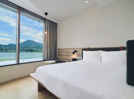 CHECK Inn Express New Taipei Tamsui, hotel in Tamsui