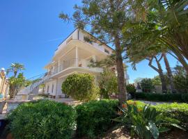 200m from the Sea - Large Private Patio with BBQ, hotel en Triscina