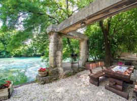 Charming Cottage, hotel in Buna