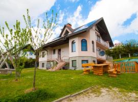 HELENOWO, Bed & Breakfast in Lutowiska