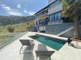Ece Golden Villa Amazing 4 bedroom vila with pool, holiday home sa Alella