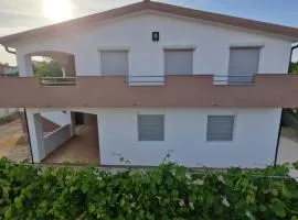 Apartments Ema Vir