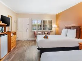 Anaheim Islander Inn and suites near Park and Convention center