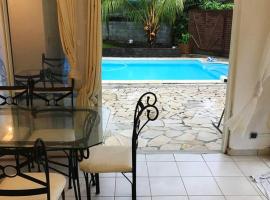 Appartement confort à Sainte-Rose avec piscine partagée, hotel en Sainte-Rose