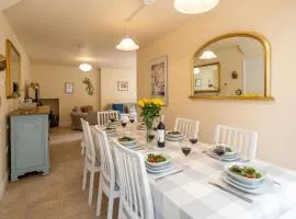 Willow House in Knodishall, Sleeps 7 - Only a short drive from Aldeburgh, Thorpeness & Snape Maltings - Managed by Aldeburgh Coastal Cottages