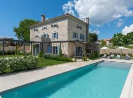 Villa Pi with Heated Pool