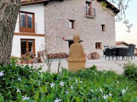 Agroturismo Erlete Goikoa -ESTAMOS EN EL CAMINO DE SANTIAGO -WE ARE ON THE CAMINO DE SANTIAGO, hôtel à Deba