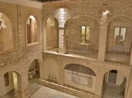 Palazzo Antico nella piazza di Montepagano