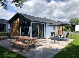 Gloednieuw luxe chalet aan Veluwemeer 4 pers, allotjament vacacional a Hulshorst