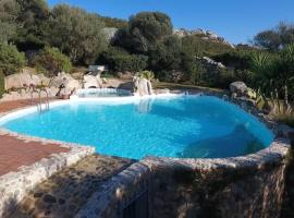 Sardinia Family Villas - Villa Elena with salt water private pool, hotel in Arzachena