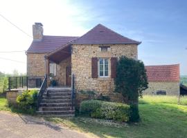 maison de campagne en pierre, hotel en Dégagnac