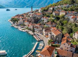 Charming Bohemian house in Perast, cottage sa Perast