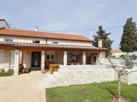 Villa Alina with Pool, hotel en Savudrija