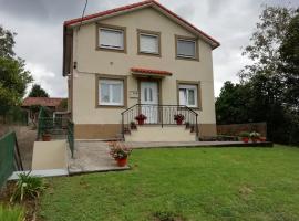 Casa en San Pantaleón, hôtel avec parking à Paderne