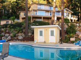 Rae Leigh Heights BnB, hotel with pools in Saanichton