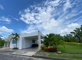 Casa Piscina Girardot Condominio Campestre, hotel v destinácii Flandes