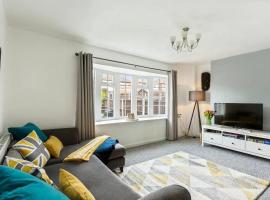 Bright & Spacious with Garden & Parking, hotell i nærheten av Ramsdale Park Golf Centre i Nottingham