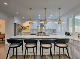 'Casa Reál' ~ Expansive Woodstock House w/ Hot Tub