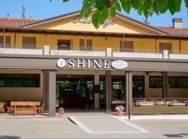 Albergo Shine, hotell i Acqualagna