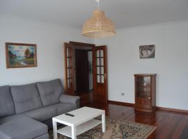 Viesnīca Precioso apartamento de 3 habitaciones en Cabañas. pilsētā Kabaņasa