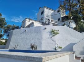 Casa Loko, hotel dengan kolam renang di Coín