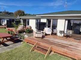 Tāhuna Beach Holiday Park, self catering accommodation in Nelson