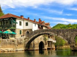 Holiday home, casă de vacanță din Rijeka Crnojevića